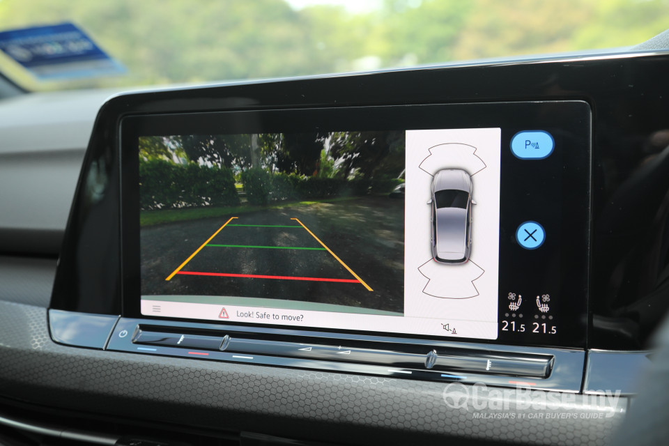 Volkswagen Golf GTI Mk8 (2022) Interior