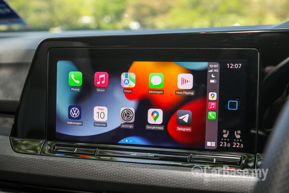 Volkswagen Golf GTI Mk8 (2022) Interior