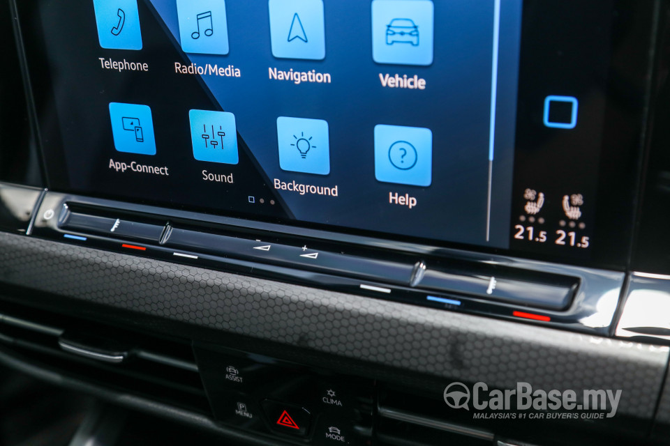 Volkswagen Golf GTI Mk8 (2022) Interior