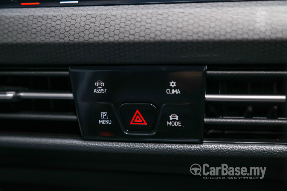 Volkswagen Golf GTI Mk8 (2022) Interior
