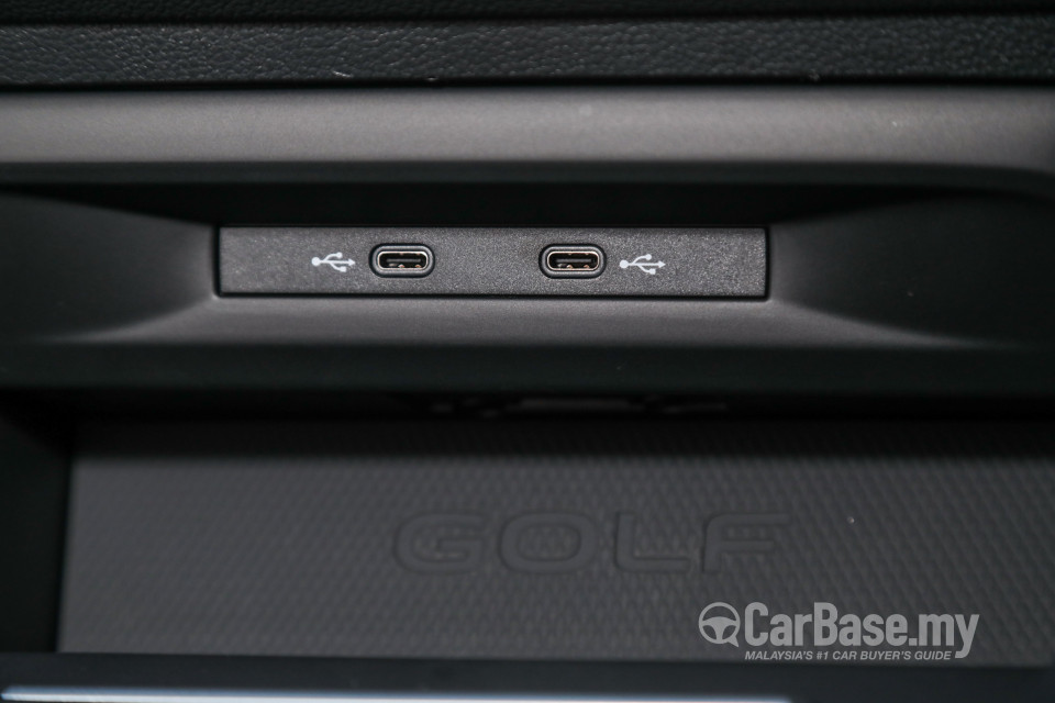 Volkswagen Golf GTI Mk8 (2022) Interior