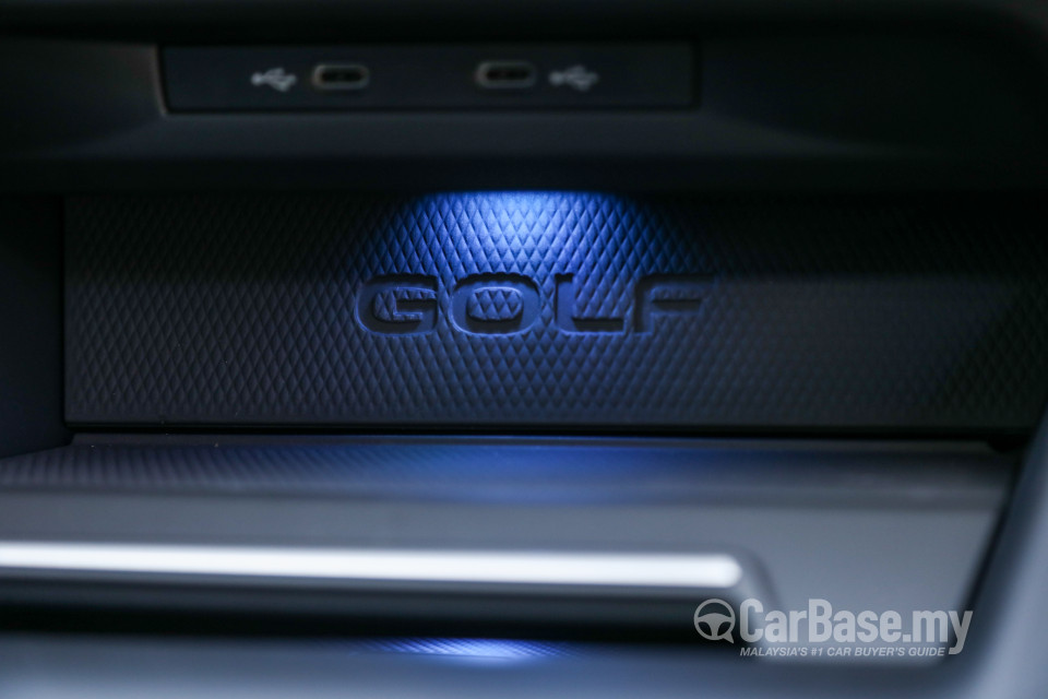 Volkswagen Golf GTI Mk8 (2022) Interior