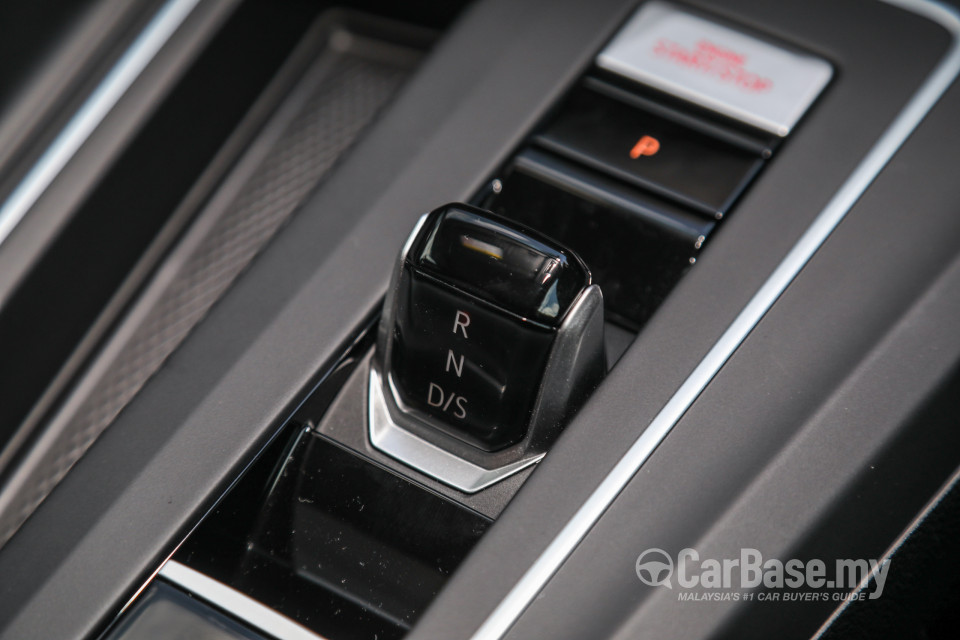 Volkswagen Golf GTI Mk8 (2022) Interior
