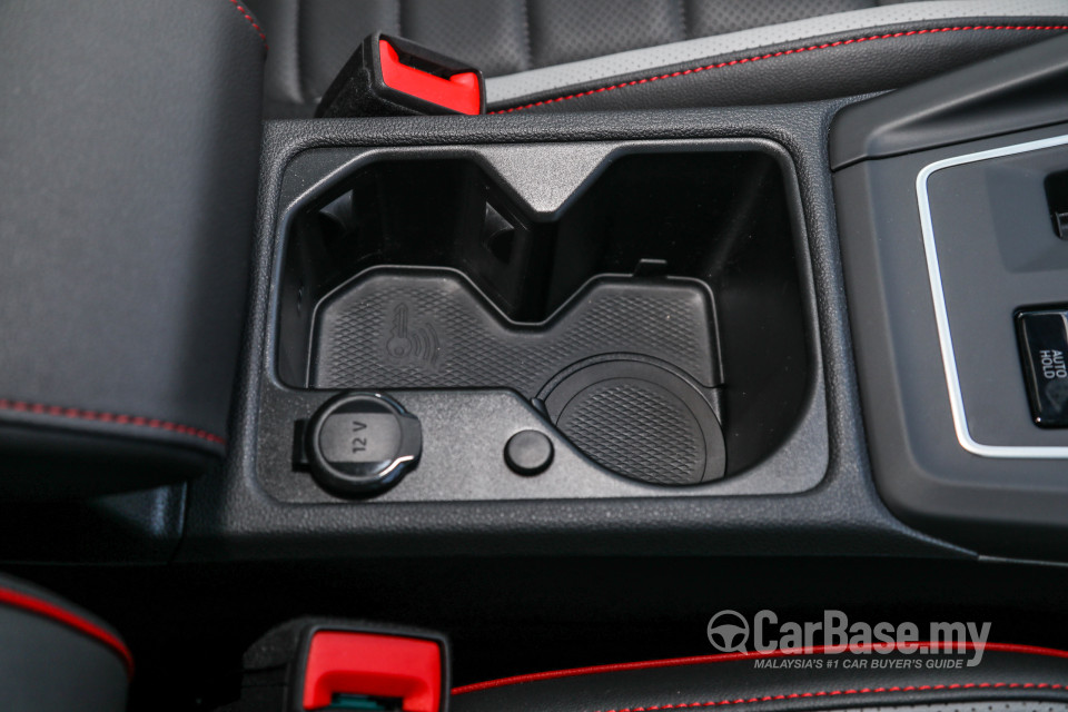 Volkswagen Golf GTI Mk8 (2022) Interior