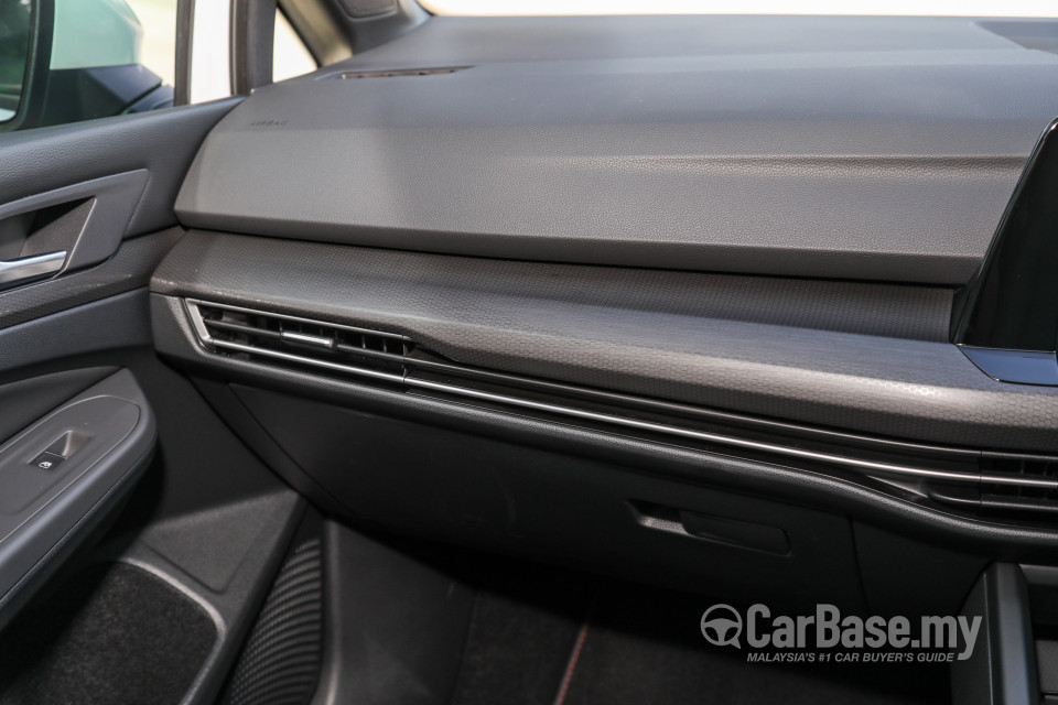 Volkswagen Golf GTI Mk8 (2022) Interior