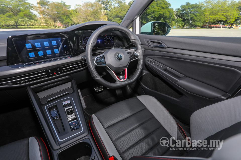 Volkswagen Golf GTI Mk8 (2022) Interior
