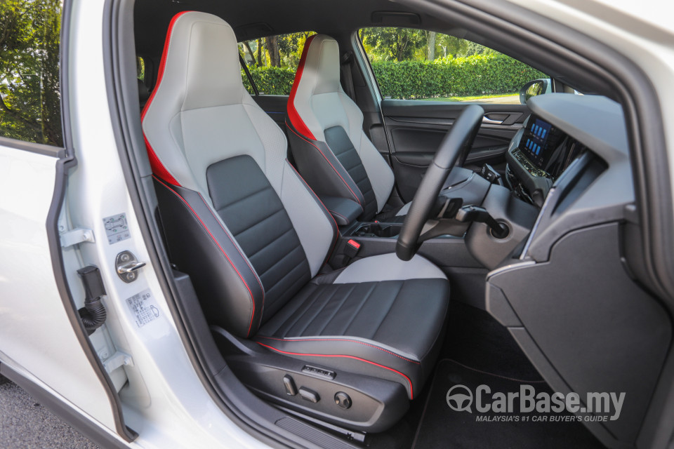 Volkswagen Golf GTI Mk8 (2022) Interior