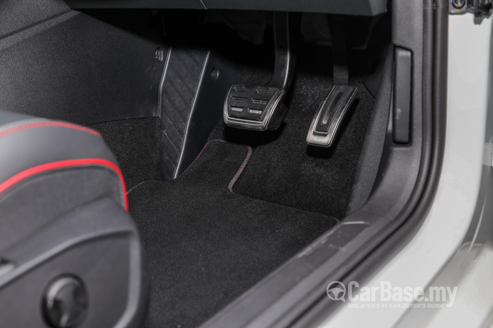 Volkswagen Golf GTI Mk8 (2022) Interior