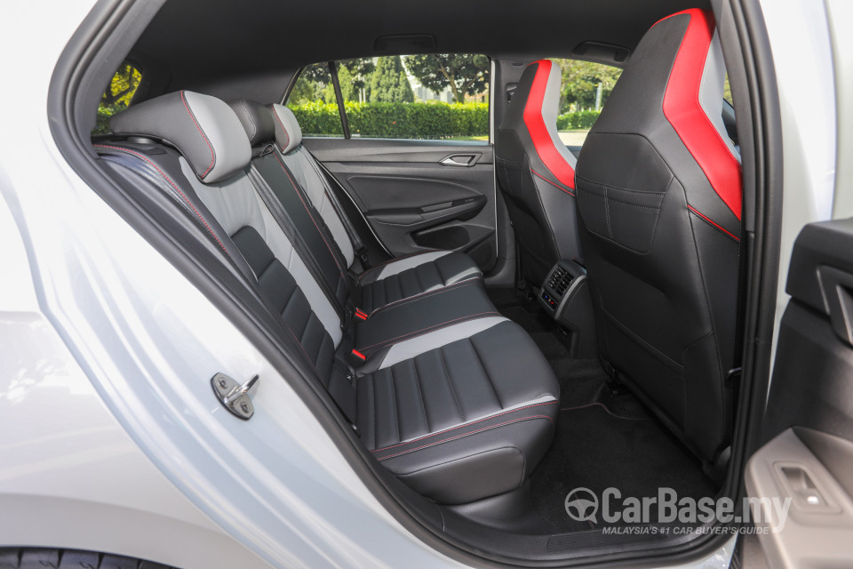 Volkswagen Golf GTI Mk8 (2022) Interior