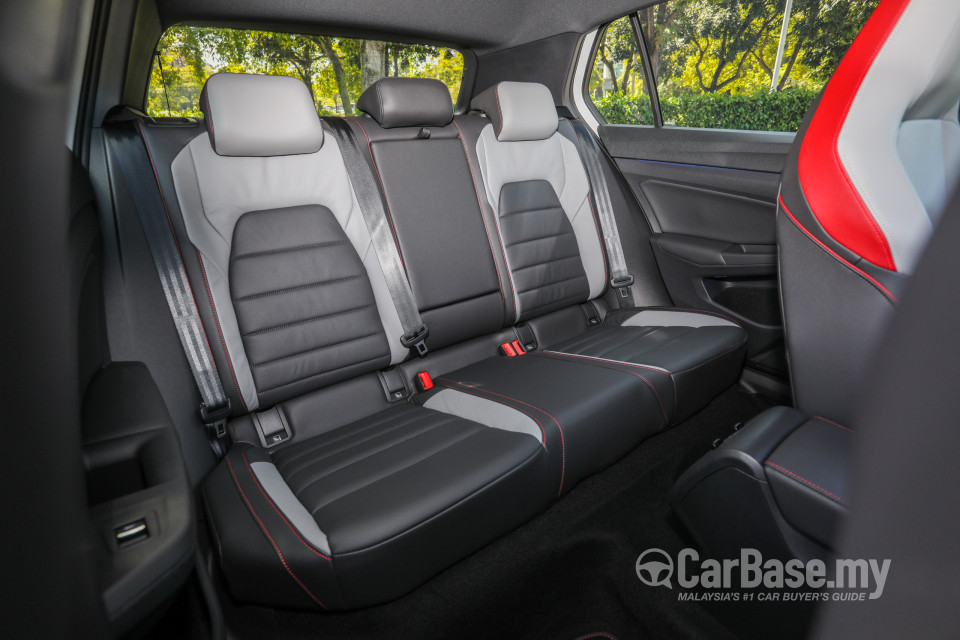 Volkswagen Golf GTI Mk8 (2022) Interior
