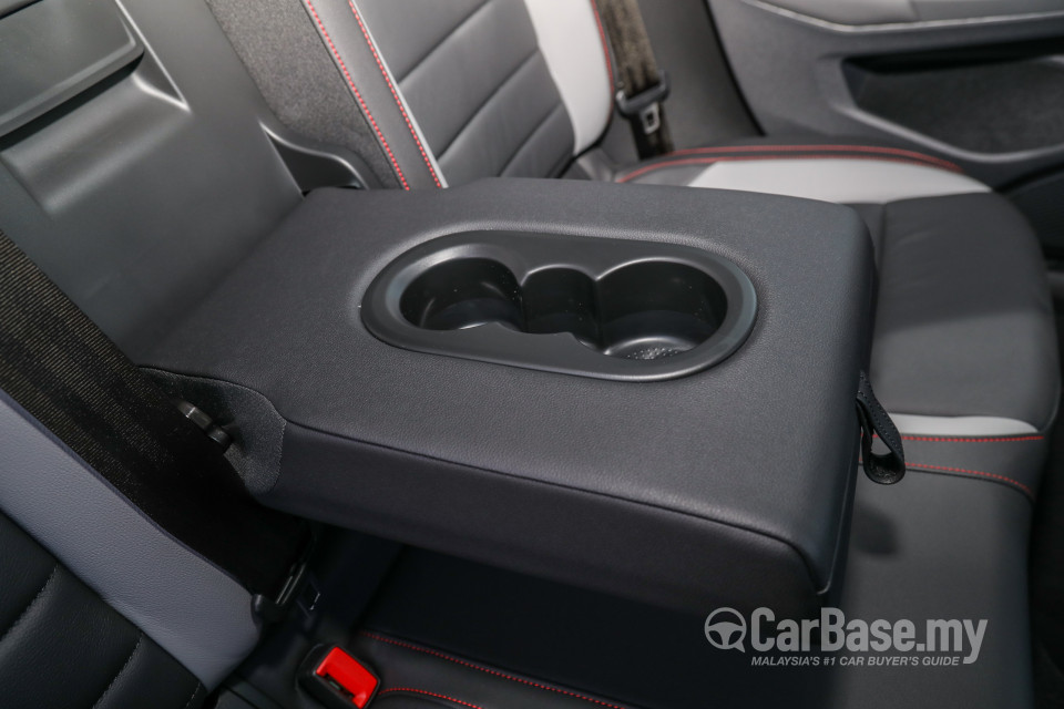 Volkswagen Golf GTI Mk8 (2022) Interior