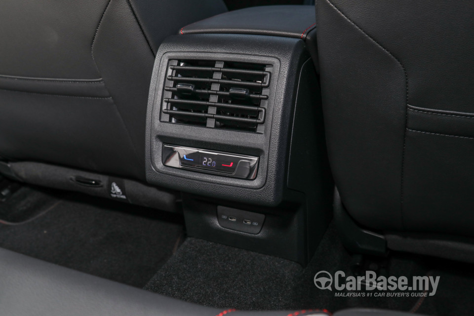 Volkswagen Golf GTI Mk8 (2022) Interior