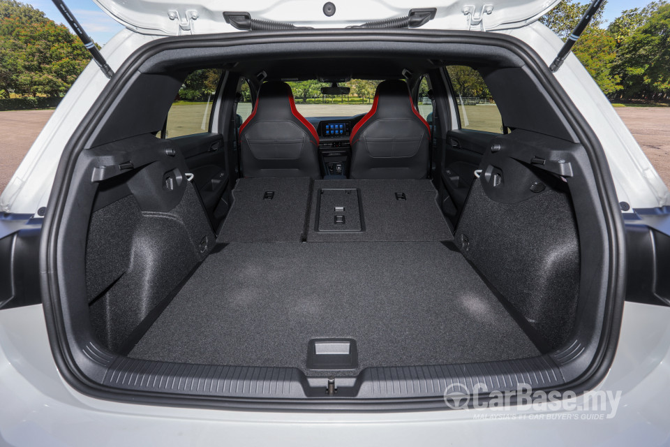 Volkswagen Golf GTI Mk8 (2022) Interior