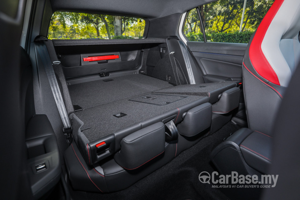 Volkswagen Golf GTI Mk8 (2022) Interior