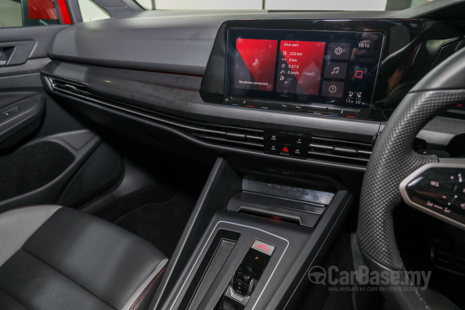 Volkswagen Golf GTI Mk8 (2022) Interior