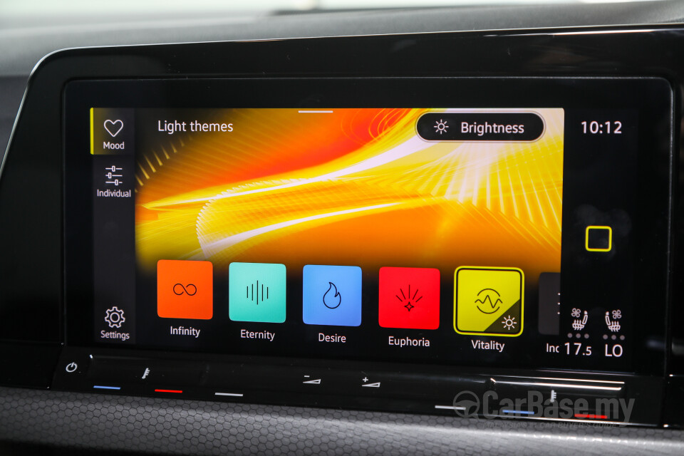 Volkswagen Golf GTI Mk8 (2022) Interior