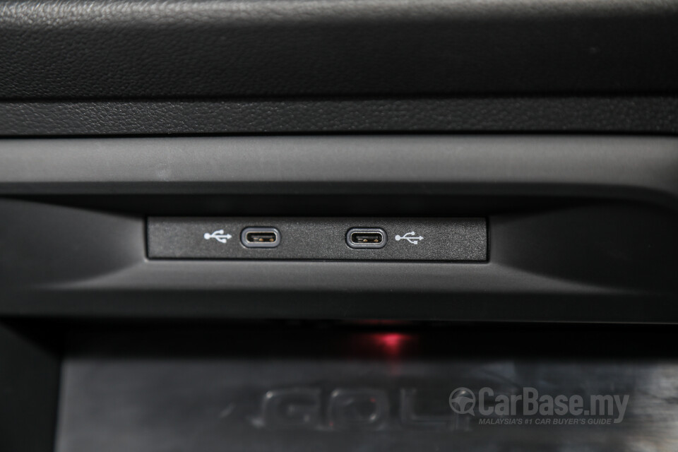 Volkswagen Golf GTI Mk8 (2022) Interior