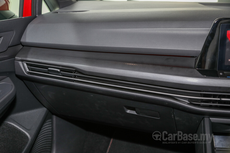Volkswagen Golf GTI Mk8 (2022) Interior
