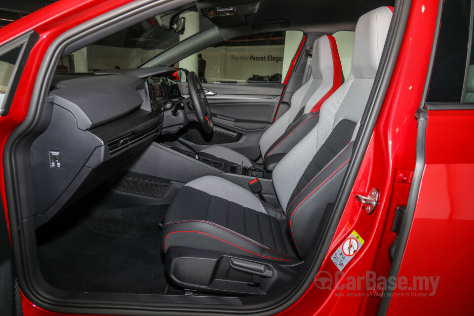 Volkswagen Golf GTI Mk8 (2022) Interior