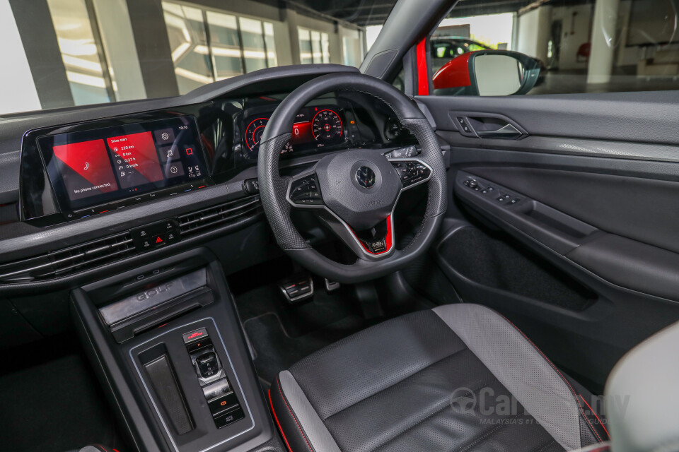 Volkswagen Golf GTI Mk8 (2022) Interior