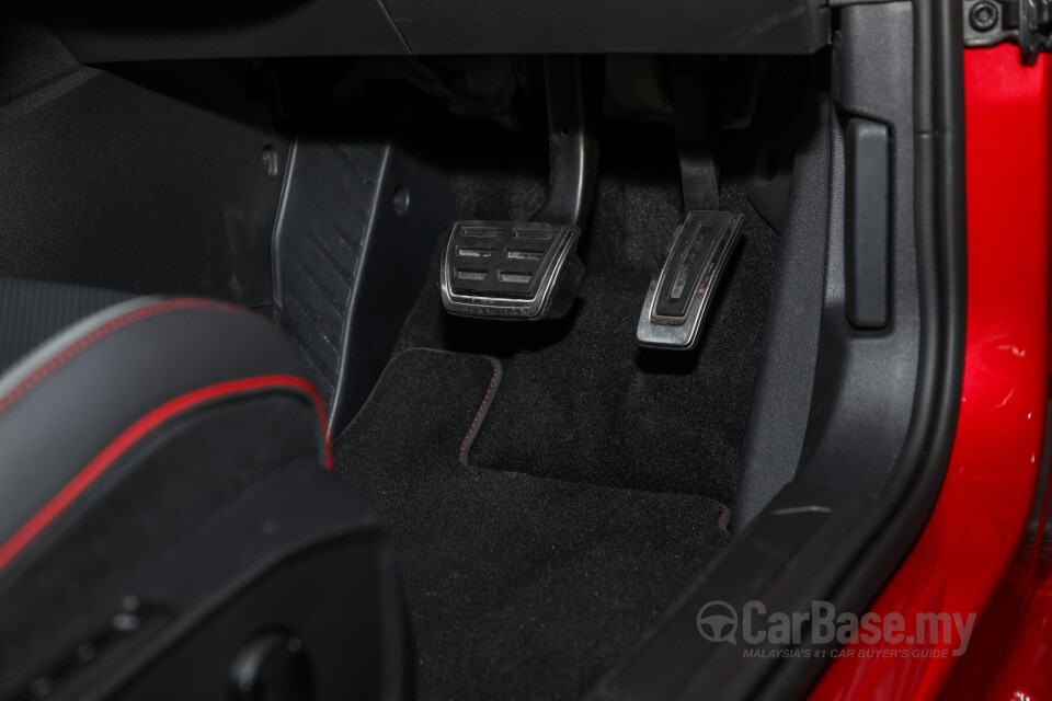 Volkswagen Golf GTI Mk8 (2022) Interior