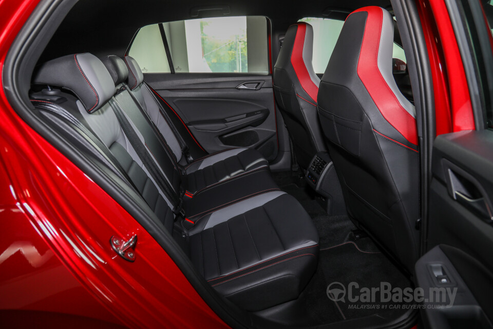 Volkswagen Golf GTI Mk8 (2022) Interior
