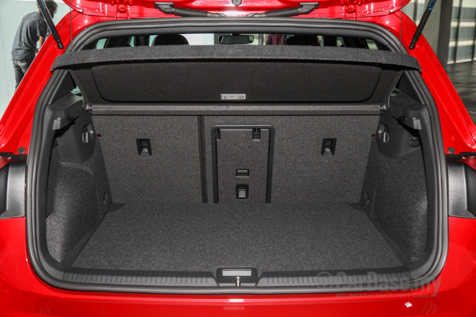 Volkswagen Golf GTI Mk8 (2022) Interior