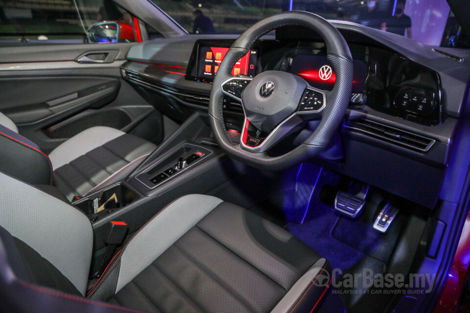 Volkswagen Golf GTI Mk8 (2022) Interior