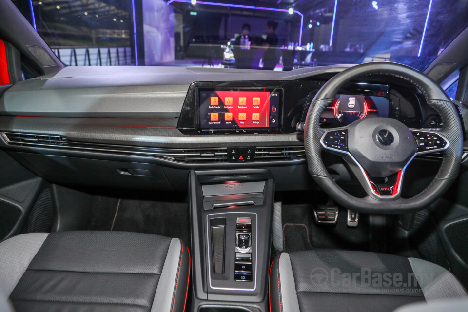 Volkswagen Golf GTI Mk8 (2022) Interior