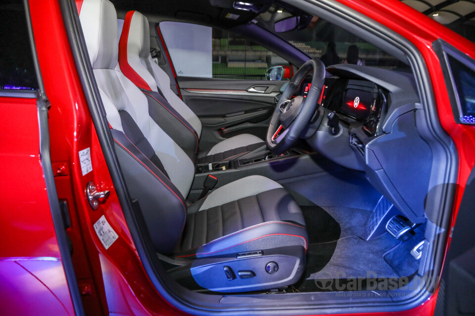 Volkswagen Golf GTI Mk8 (2022) Interior