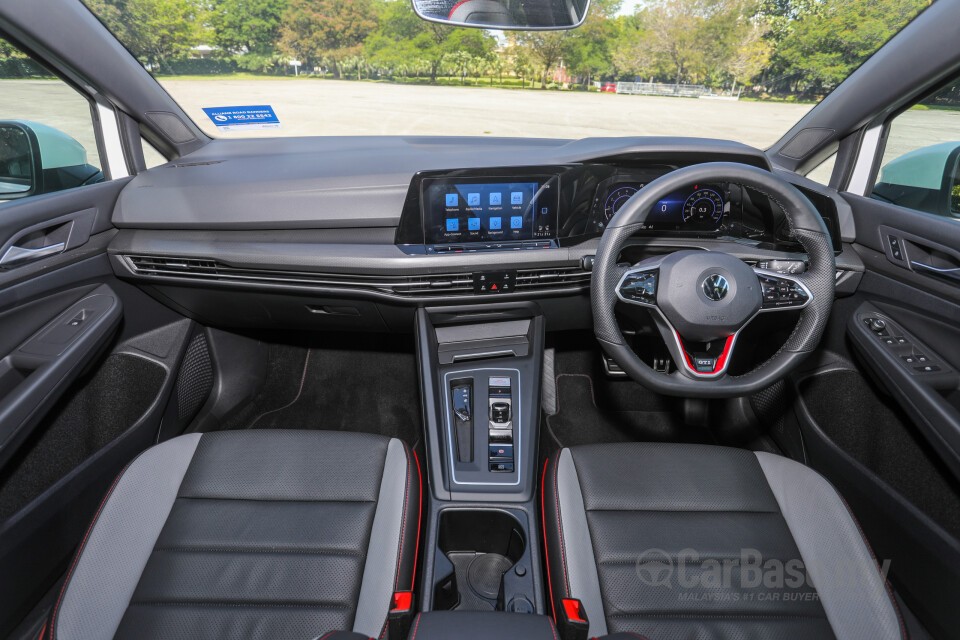 Volkswagen Golf GTI Mk8 (2022) Interior