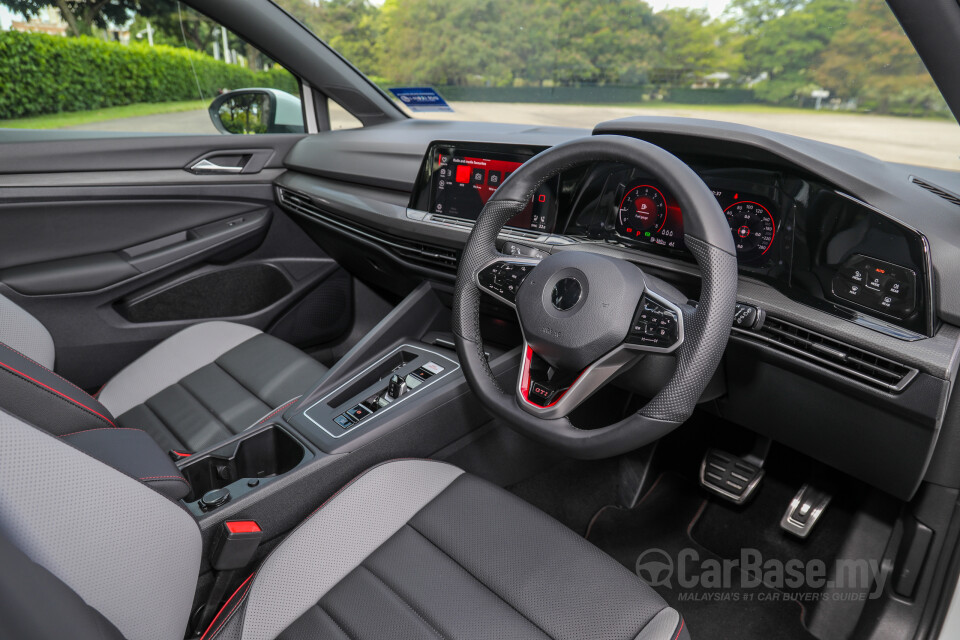 Volkswagen Golf GTI Mk8 (2022) Interior