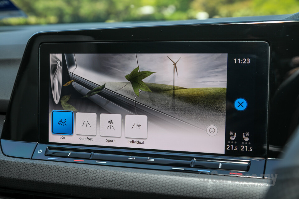 Volkswagen Golf GTI Mk8 (2022) Interior