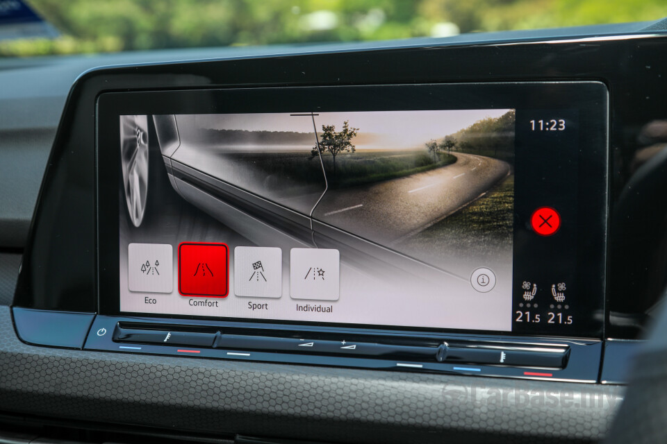 Volkswagen Golf GTI Mk8 (2022) Interior