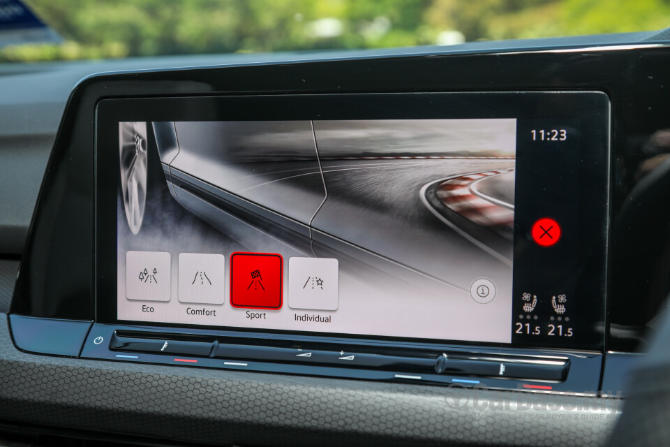 Volkswagen Golf GTI Mk8 (2022) Interior