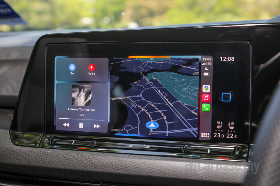 Volkswagen Golf GTI Mk8 (2022) Interior