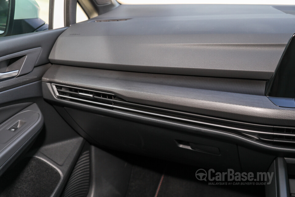 Volkswagen Golf GTI Mk8 (2022) Interior