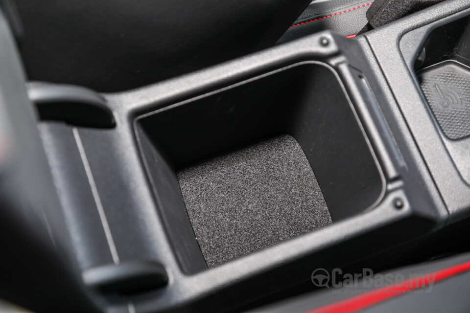 Volkswagen Golf GTI Mk8 (2022) Interior
