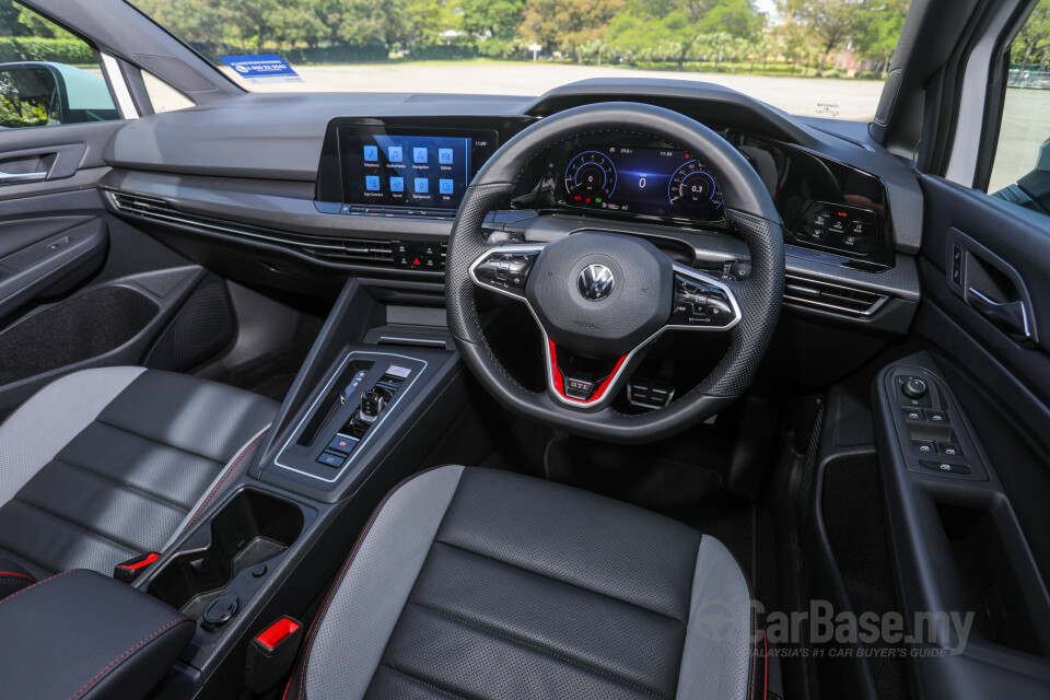 Volkswagen Golf GTI Mk8 (2022) Interior