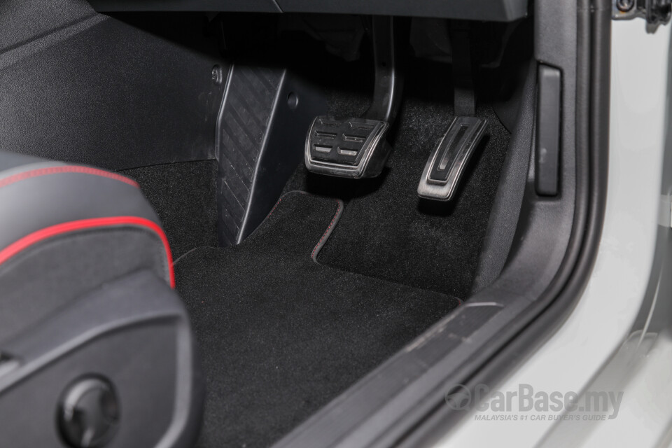 Volkswagen Golf GTI Mk8 (2022) Interior