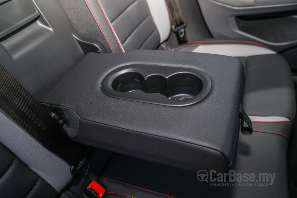 Volkswagen Golf GTI Mk8 (2022) Interior