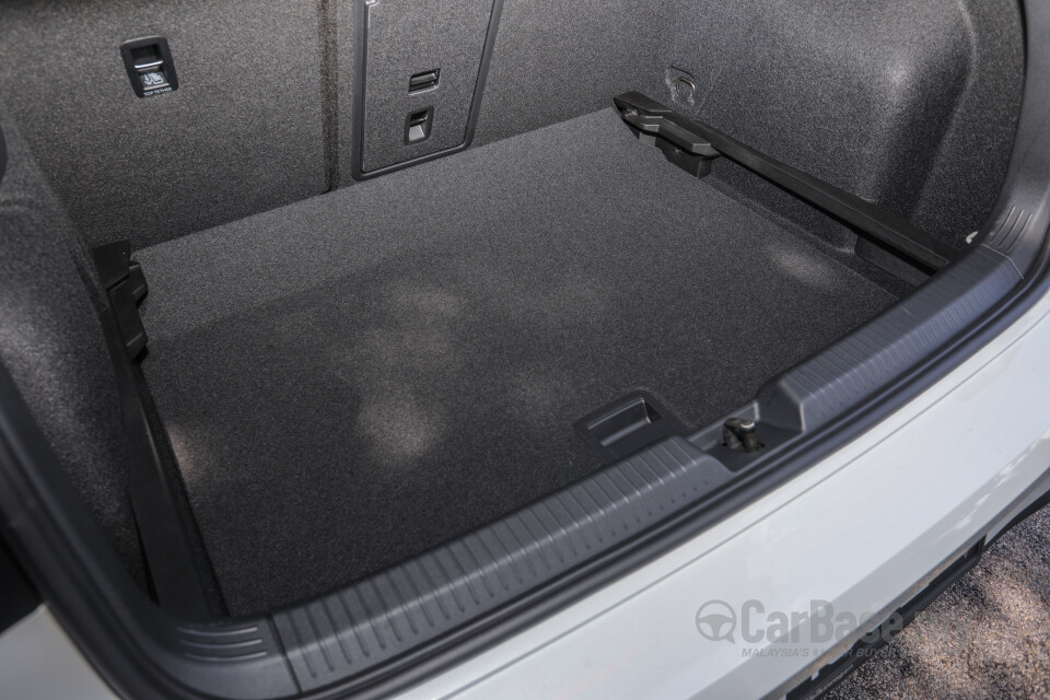 Volkswagen Golf GTI Mk8 (2022) Interior