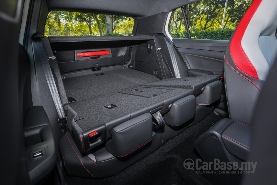 Volkswagen Golf GTI Mk8 (2022) Interior