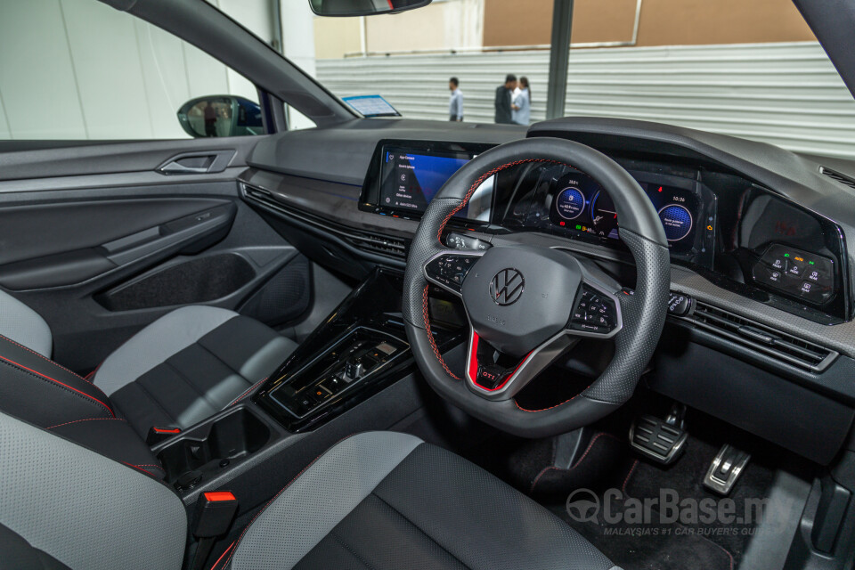Volkswagen Golf GTI Mk8 (2022) Interior