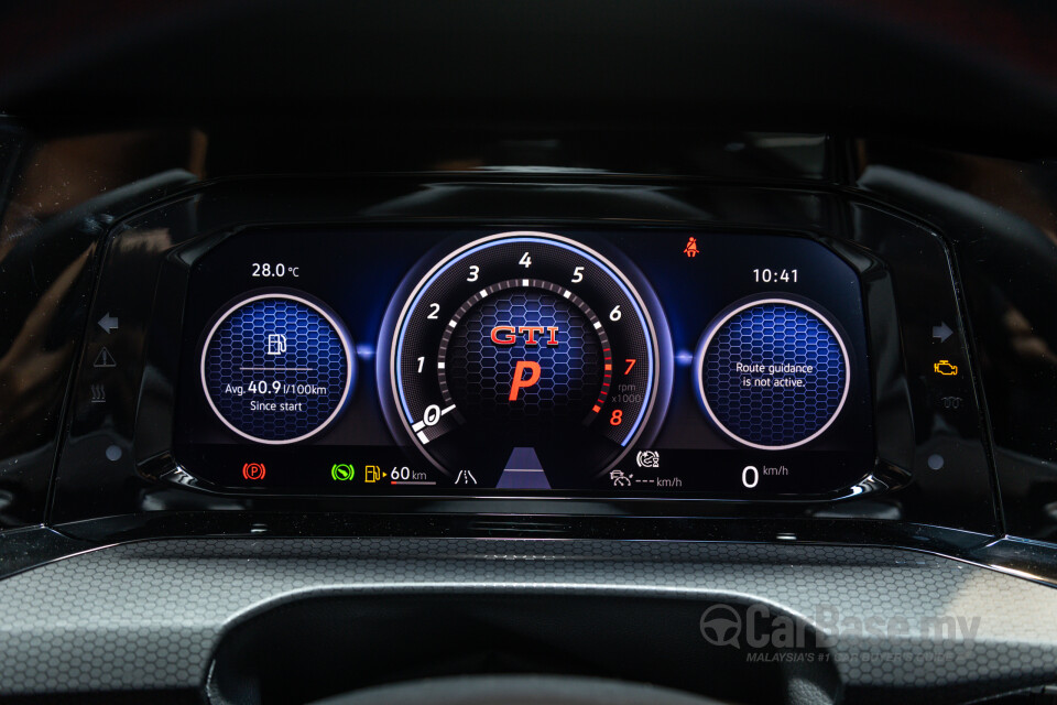 Volkswagen Golf GTI Mk8 (2022) Interior