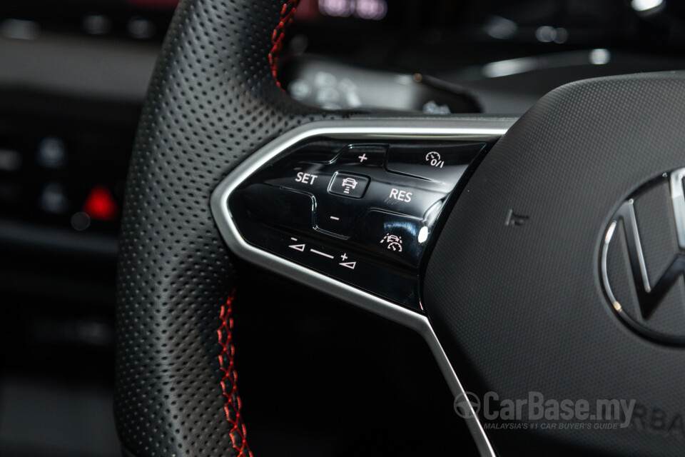 Volkswagen Golf GTI Mk8 (2022) Interior