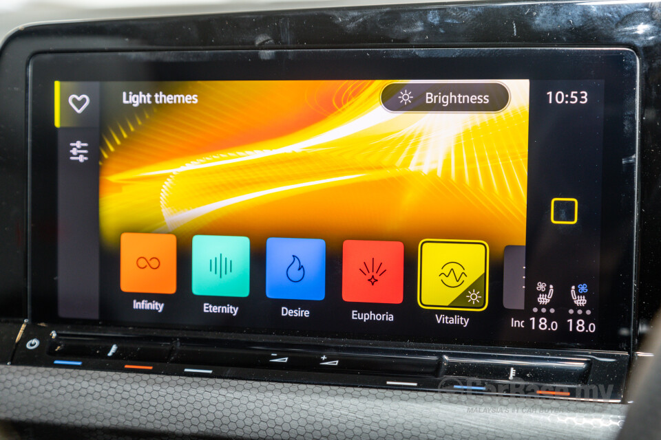 Volkswagen Golf GTI Mk8 (2022) Interior