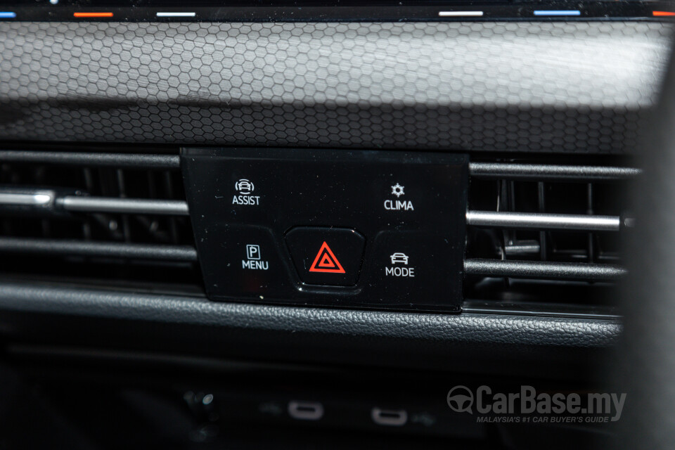Volkswagen Golf GTI Mk8 (2022) Interior