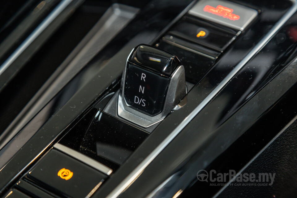Volkswagen Golf GTI Mk8 (2022) Interior