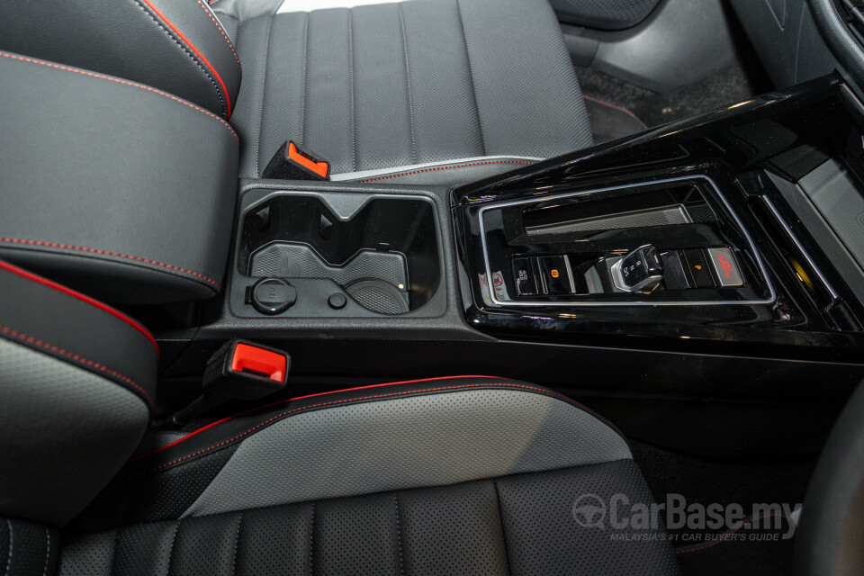 Volkswagen Golf GTI Mk8 (2022) Interior